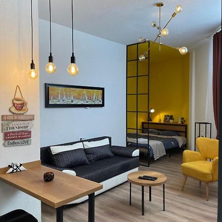 Ora-Prn, Studio Apartment In The City Centre Приштина Екстер'єр фото